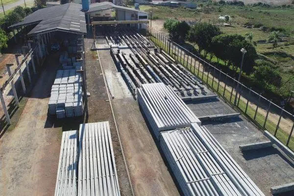 Postes de concreto em Floresta do Araguaia